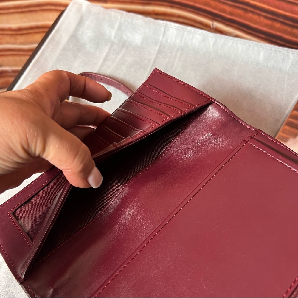 White House Black Market Elegant Burgundy Croc-Embossed Leather Suede crossbody - Picture 6 of 14